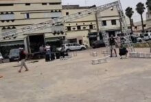 صورة بنسليمان تهتز على إيقاع المونديال: عامل الإقليم يستجيب للجماهير وينصب شاشة عملاقة لمتابعة “أسود الأطلس”.