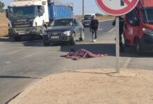 صورة فاجعة طرقية ببنسليمان: حادثة سير مروعة تودي بحياة شاب وتجدد مطالب الحذر والالتزام بقانون السير.