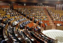 صورة حتى لا تخدعك الوعود الكاذبة و قبل أن تمنح صوتك… هل تعرف فعلاً ماذا يفعل النائب البرلماني؟ وما هي أدواره وحدود اختصاصاته؟